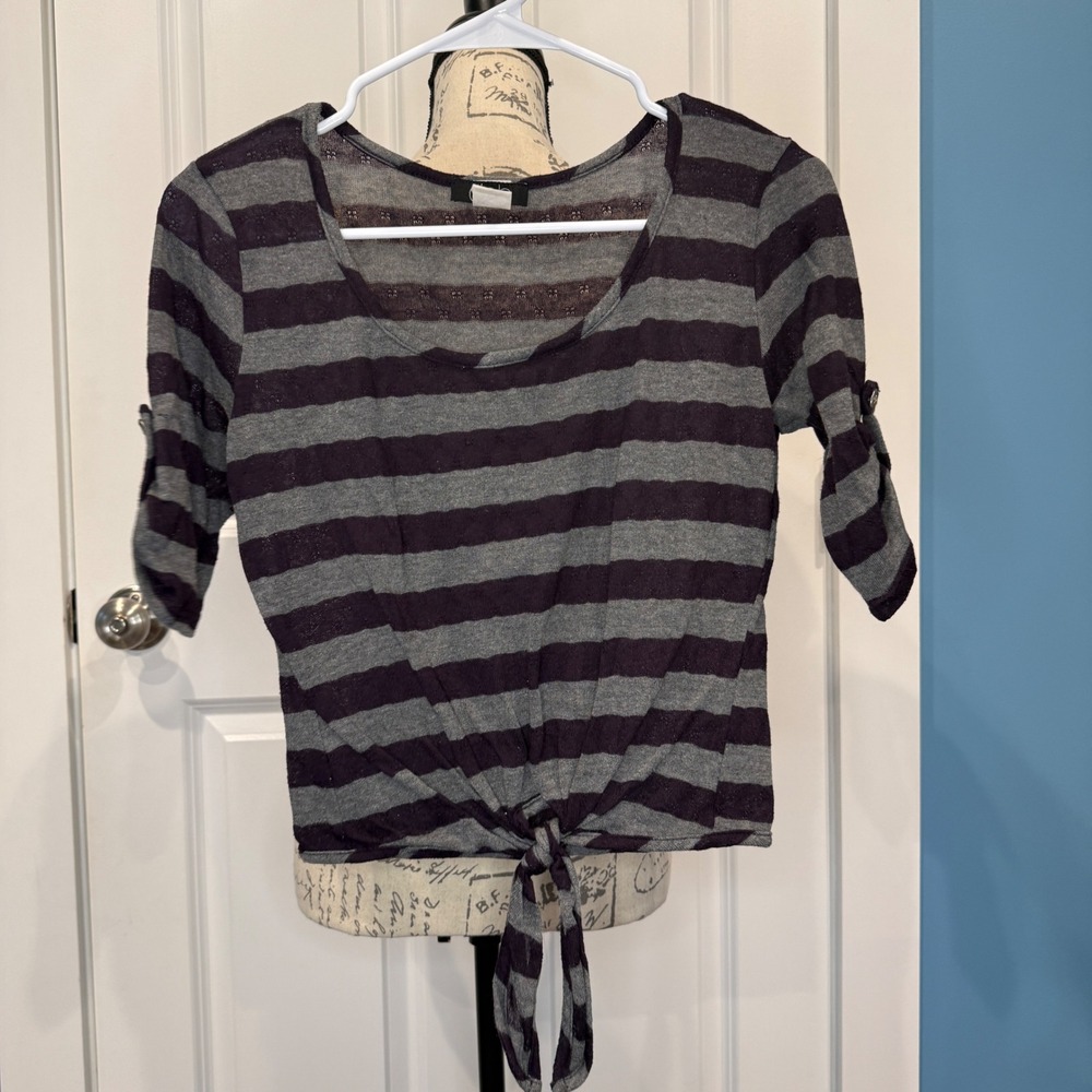 Deb Women Striped Tie Front Scoop Neck Top Grey Purple 3/4 Sleeve Knit‎ Size XS